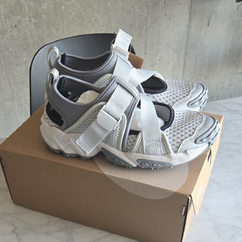 BNIB Asics FILIMY - 8.5 W US